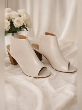 Yoki Cream Peep Toe Backless Bootie (8.5)